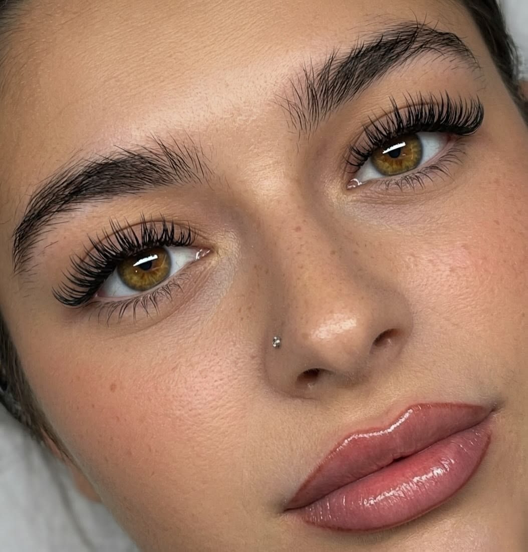 Volume lash extensions with a soft natural curl